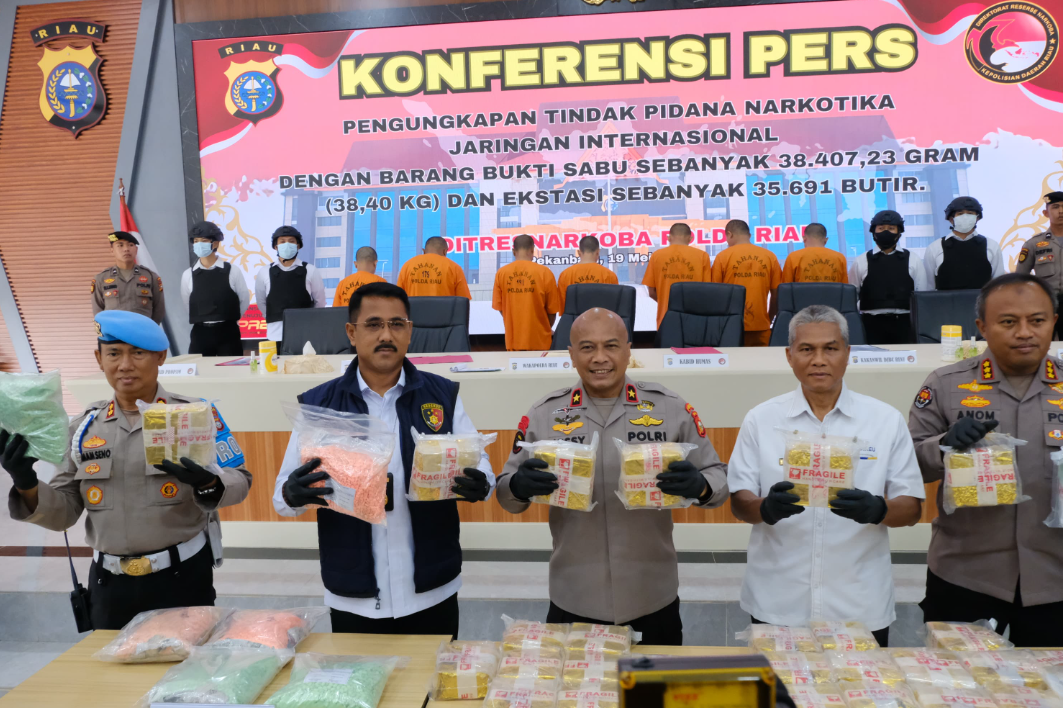 POLDA RIAU UNGKAP TINDAK PIDANA NARKOTIKA JARINGAN INTERNASIONAL